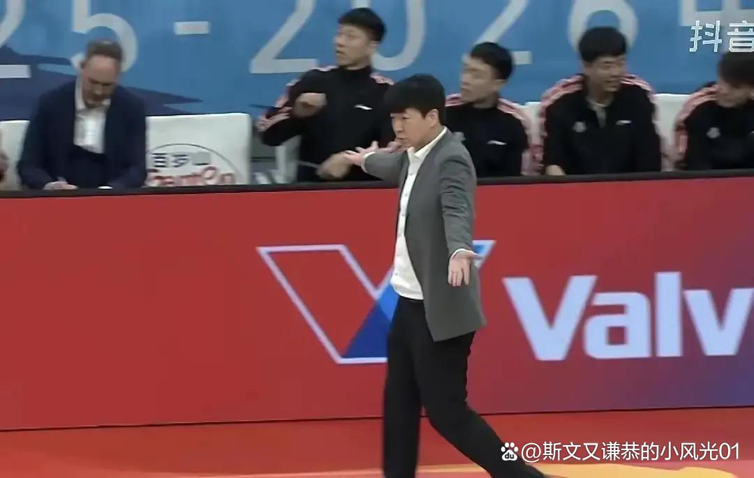 主场气氛火爆，球队再度发威