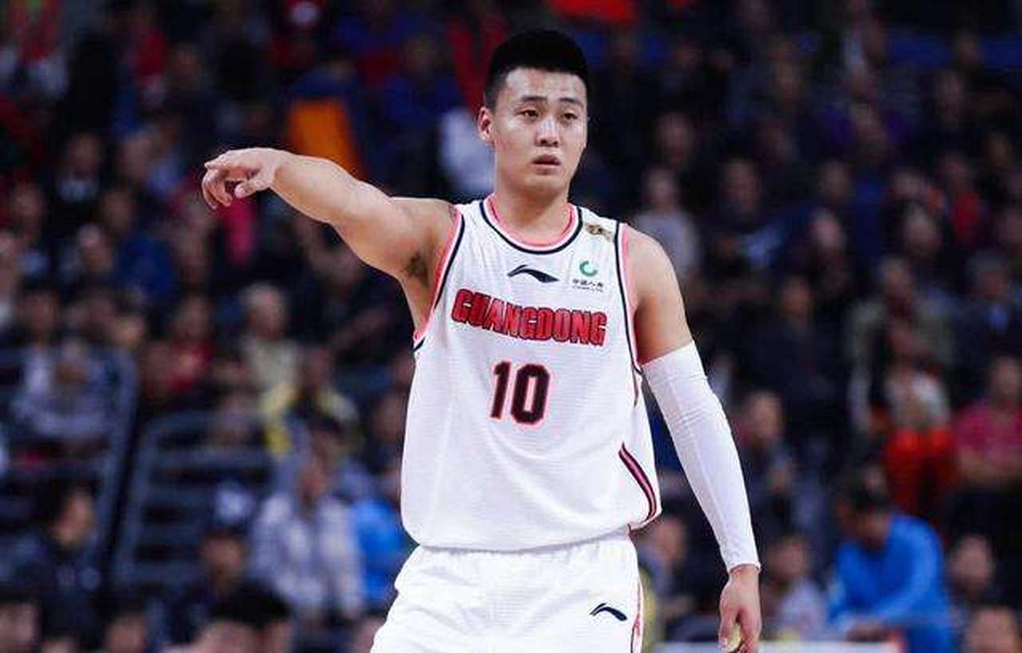 广东宏远CBA战胜新疆广汇，马尚布鲁克斯得分(广东宏远男篮外援马尚会不会上场打今年的cba总决赛?)